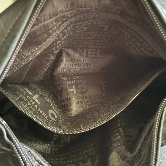 🔥SALE 🔥 EUC Chanel 9th series Lambskin Leather Ring Handle Hobo-Full Inclusion - Picture 13 of 14